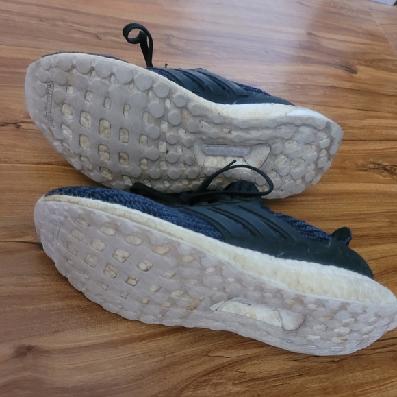 Adidas Ultraboosts women's size 7 - Picture 5 of 5